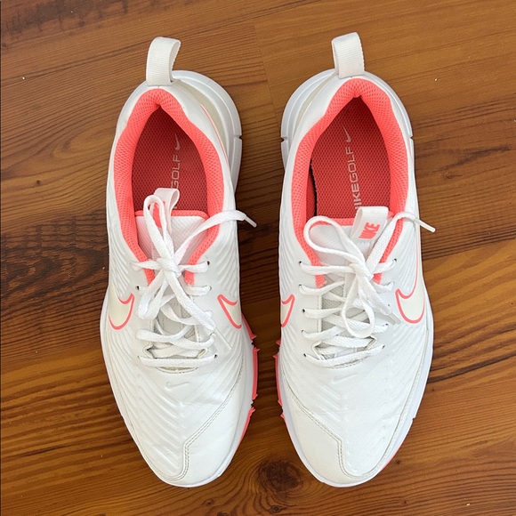 Nike Women's White pink golf sneakers almost new - Picture 2 of 9